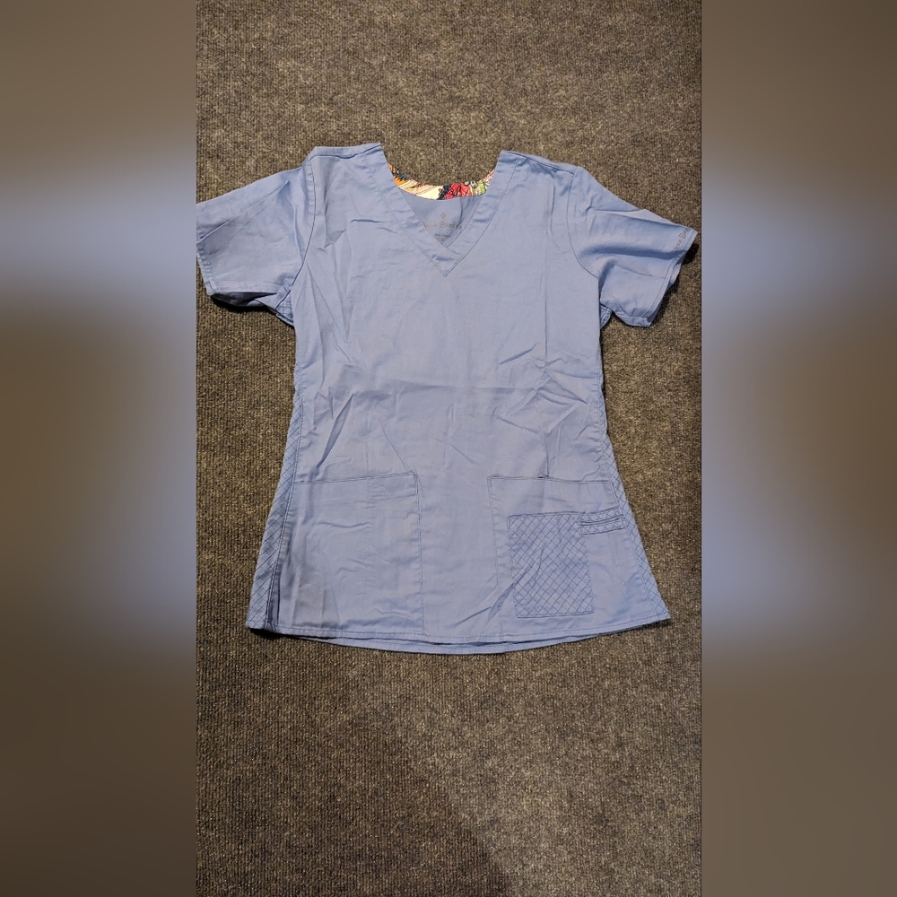 Vera Bradley scrub top XS light blue